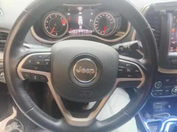 [武汉·鄂A] 二手Jeep自由光2016款 2.0L 优越版