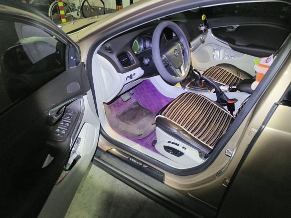 [济南·鲁A] 二手沃尔沃沃尔沃V402014款 Cross Country T5 AWD 智雅版