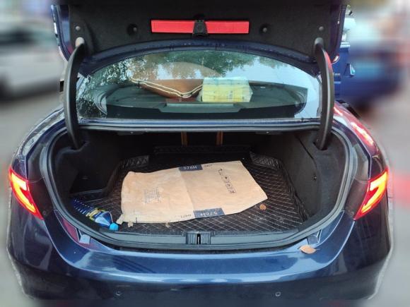 [广州·湘J] 二手阿尔法·罗密欧Giulia2017款 2.0T 200HP 豪华版