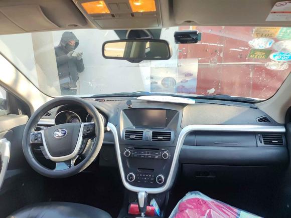 [青岛·黑B] 二手奔腾奔腾X802013款 2.0L 自动豪华型