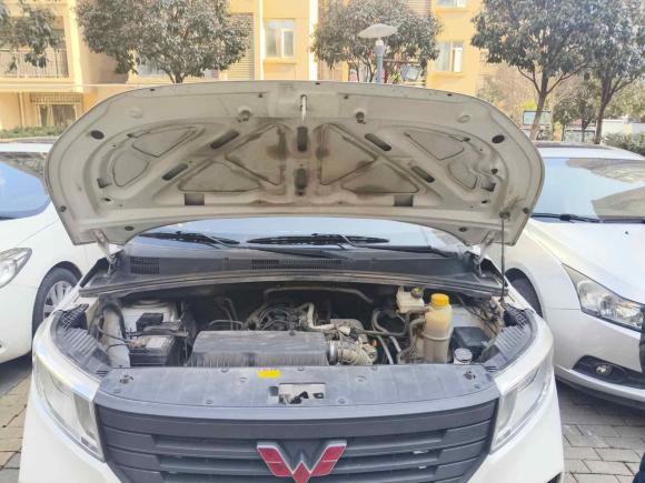 [武汉·鄂A] 二手五菱汽车五菱宏光PLUS2019款 1.5T 手动标准型 5座