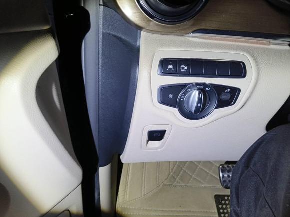 [深圳·粤B] 二手奔驰奔驰V级2020款 V 260 尊贵版