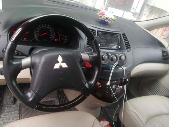 [广州·粤A] 二手三菱格蓝迪2007款 2.4 七座豪华版
