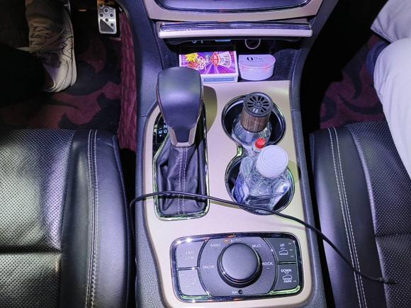 [深圳·粤B] 二手Jeep大切诺基2017款 3.0L 精英导航版