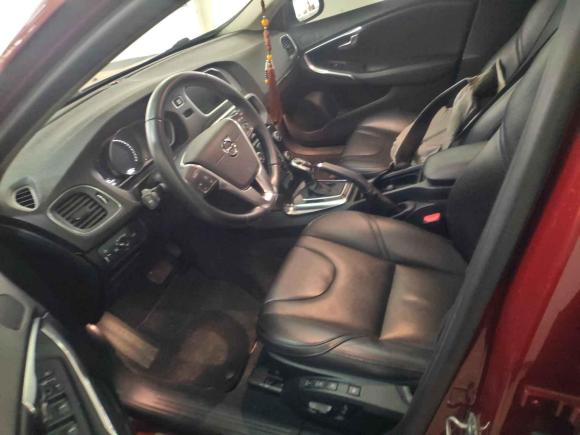 [武汉·鄂A] 二手沃尔沃沃尔沃V402017款 T3 智逸版