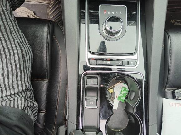 [南京·苏A] 二手捷豹捷豹F-PACE2016款 2.0T 两驱都市尊享版