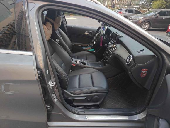 [上海·沪B] 二手奔驰奔驰GLA2015款 GLA 220 4MATIC 时尚型