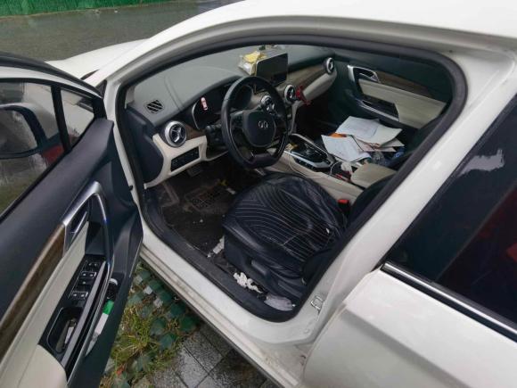 [无锡·苏B] 二手北京汽车北京EU52018款 R500 智风版