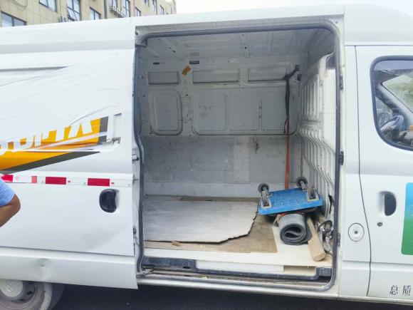 [上海·沪K] 二手上汽大通MAXUS新途V802021款 2.0T 手动经典城配王长轴中顶3座