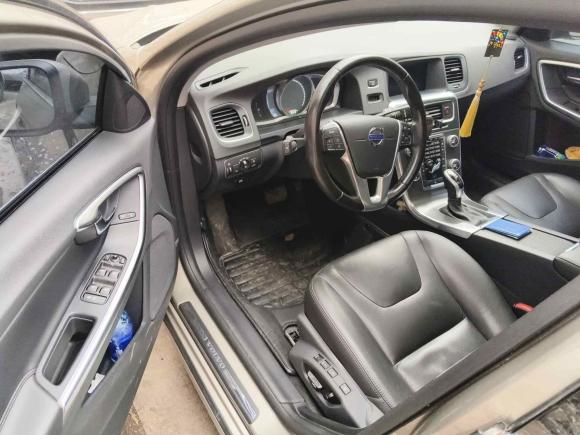 [西安·浙A] 二手沃尔沃沃尔沃V602015款 T5 智逸版