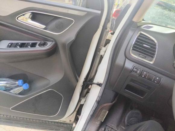 [上海·鄂F] 二手宝骏宝骏5602015款 1.8L 手动豪华型