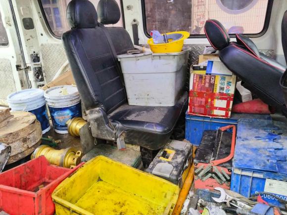 [上海·苏U] 二手上汽大通MAXUS新途V802019款 2.5T经典款6挡手动傲运通短轴超低顶5/6座