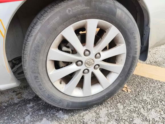 [深圳·粤B] 二手别克别克GL82014款 2.4L 经典版