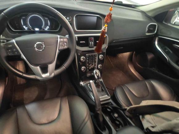 [武汉·鄂A] 二手沃尔沃沃尔沃V402017款 T3 智逸版