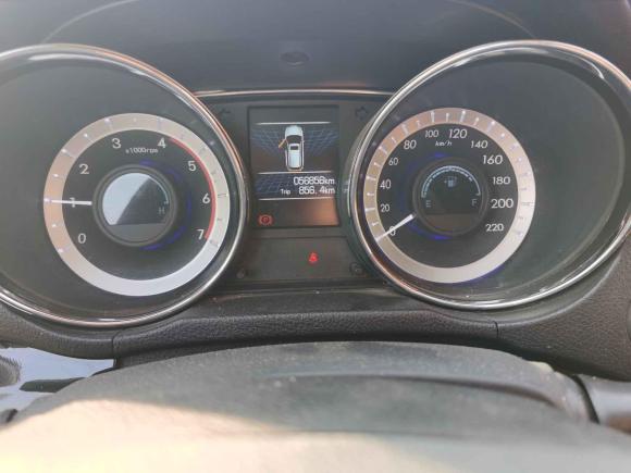 [西安·陕A] 二手东风御风S162017款 1.9T 手动两驱精英型 5座