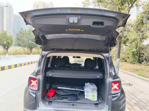 [佛山·粤H] 二手Jeep自由侠2017款 180T 手动动能版