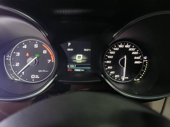 [上海·沪A] 二手阿尔法·罗密欧Stelvio斯坦维2017款 2.0T 200HP 精英版