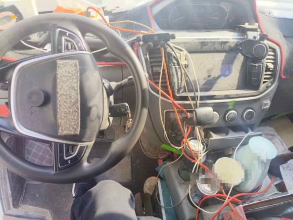 [济南·鲁A] 二手上汽大通MAXUS新途V802020款 2.5T AMT经典城配王短轴超低顶2/3座