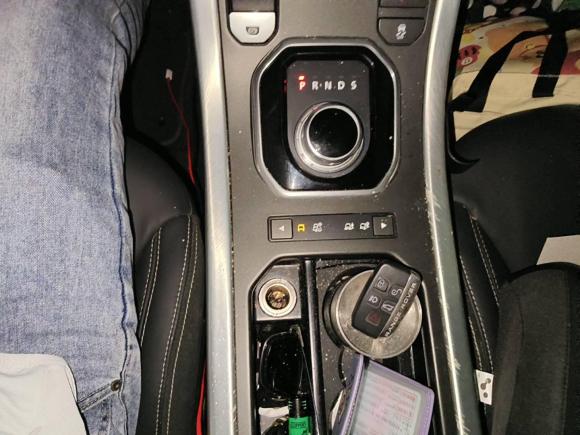 [上海·川A] 二手路虎揽胜极光2013款 2.0T 5门耀致版