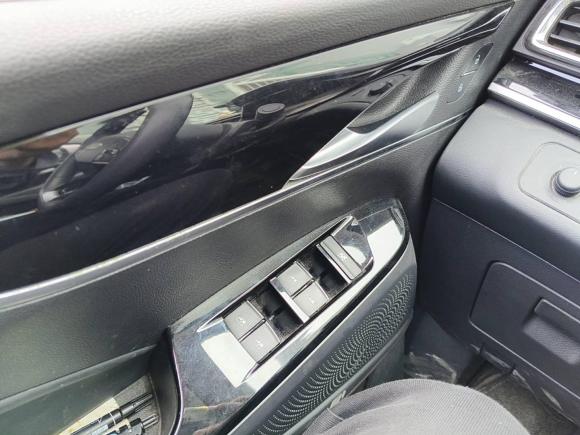 [上海·沪A] 二手上汽大通MAXUS大通D602019款 1.5T 自动潮享版 6座