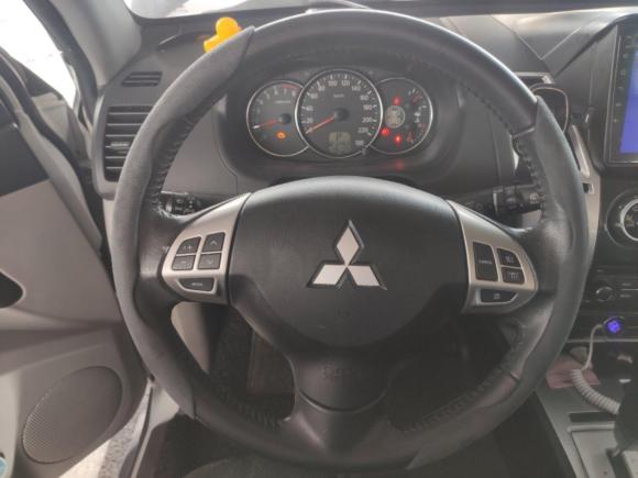 [广州·粤A] 二手三菱帕杰罗·劲畅2013款 3.0L 自动四驱行政版