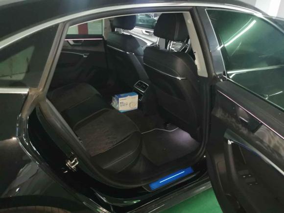 [上海·沪C] 二手奥迪奥迪A7L2022款 45 TFSI quattro S-line 见远型流晶套装