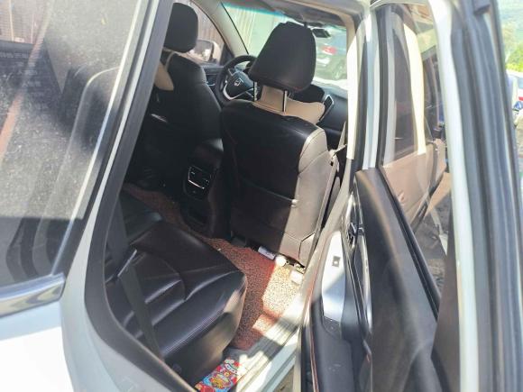 [广州·粤U] 二手宝骏宝骏5602015款 1.8L 手动豪华型