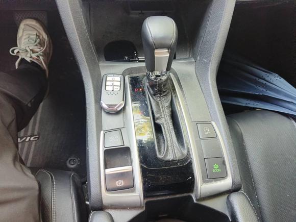 [上海·沪B] 二手本田思域2016款 220TURBO CVT尊贵版