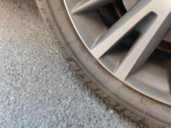 [广州·粤A] 二手丰田雷凌2016款 双擎 1.8H GS E-CVT精英天窗版