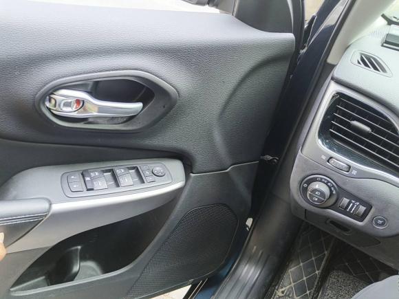 [上海·沪L] 二手Jeep自由光2019款 2.0T 四驱探享版+自动驾驶智慧包 国VI