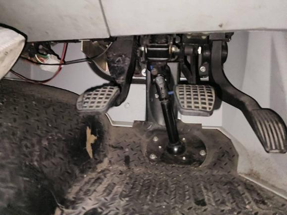 [杭州·浙A] 二手依维柯依维柯褒迪2017款 2.5T经典A32客车中顶6-7座47Z5