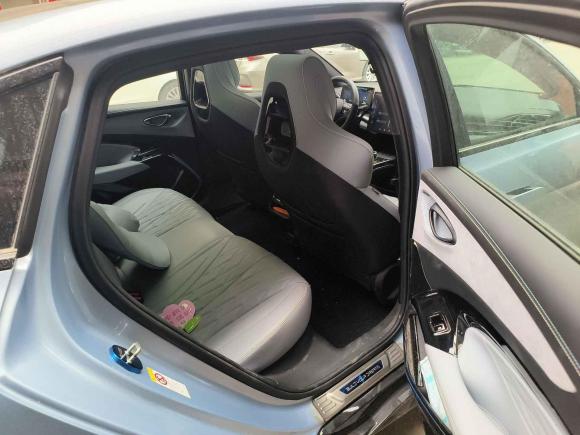 [广州·粤A] 二手比亚迪海豹2022款 550km 标准续航后驱版尊贵型