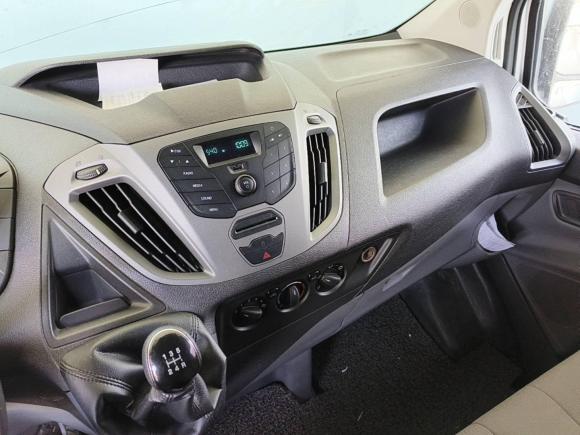 [青岛·鲁B] 二手福特全顺2017款 2.0T柴油厢式运输车短轴低顶国V