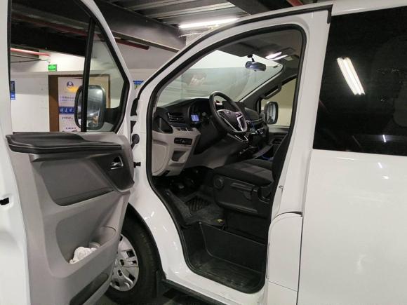 [上海·粤L] 二手上汽大通MAXUS新途V702023款 2.0T 精英版 手动短轴低顶 5/6座（125Ps）