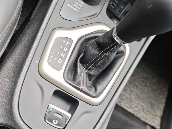 [上海·沪G] 二手Jeep自由光2016款 2.4L 优越版