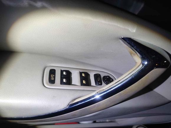 [深圳·粤B] 二手雪铁龙雪铁龙C52012款 2.0L 自动尊享型