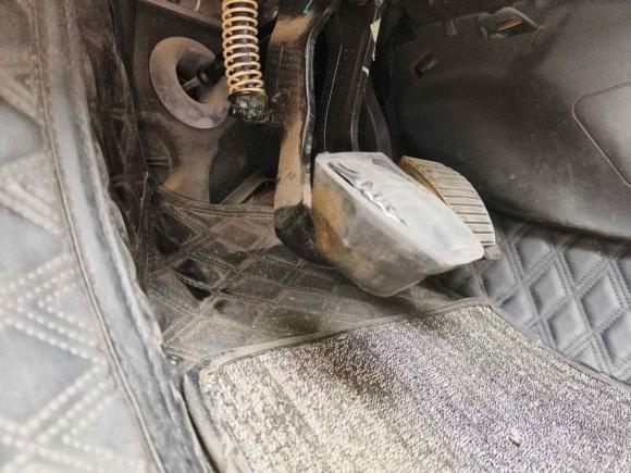 [西安·陕A] 二手雪铁龙世嘉2016款 经典 三厢 1.6L 手动科技版