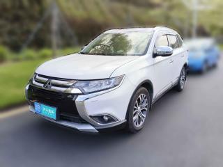 三菱欧蓝德2016款 2.4L 四驱精英版 5座