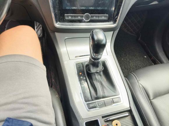 [青岛·鲁B] 二手荣威荣威RX52016款 30T 两驱自动互联网智享版