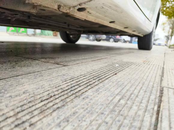 [南京·苏L] 二手荣威荣威3502015款 1.5L 手动豪华天窗版