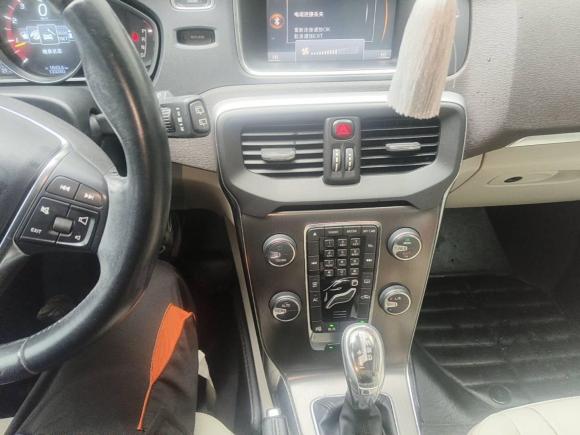 [宁波·浙B] 二手沃尔沃沃尔沃V402013款 2.0T 智雅版