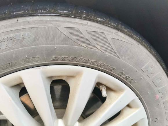 [深圳·粤B] 二手荣威荣威Ei52018款 互联网豪华版