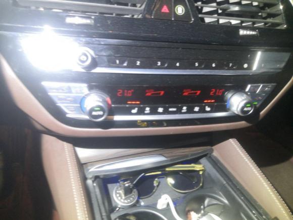 [上海·沪A] 二手宝马宝马5系新能源2020款 里程升级版 530Le 豪华套装