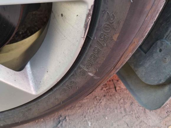 [广州·粤Y] 二手现代朗动2012款 1.6L 手动时尚型