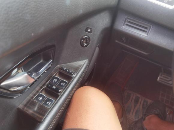 [金华·浙G] 二手陆风陆风X72015款 2.0T 全景旗舰版