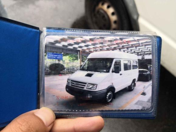 [无锡·苏B] 二手依维柯依维柯得意2017款 2.5T A35客车5-7座47Z5