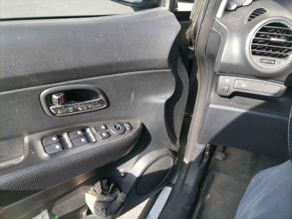 [上海·沪D] 二手起亚佳乐2011款 2.0L 7座自动舒适版