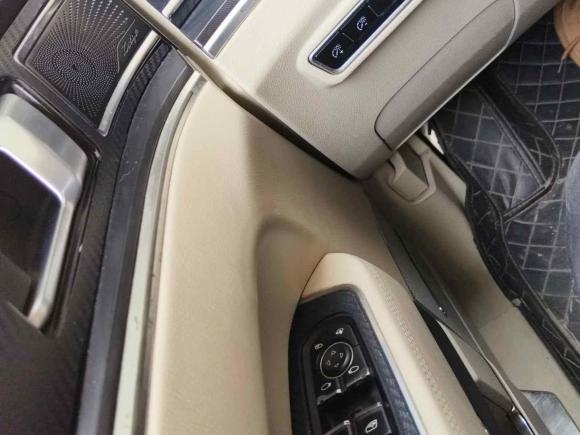 [上海·陕G] 二手众泰众泰T7002017款 1.8T 双离合尊享型