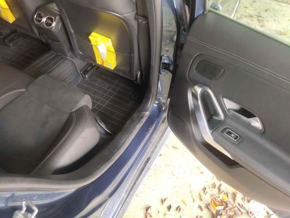 [广州·粤W] 二手奔驰奔驰A级2019款 A 200 L 运动轿车