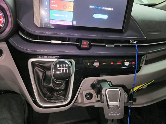 [上海·粤L] 二手上汽大通MAXUS新途V702023款 2.0T 精英版 手动短轴低顶 5/6座（125Ps）